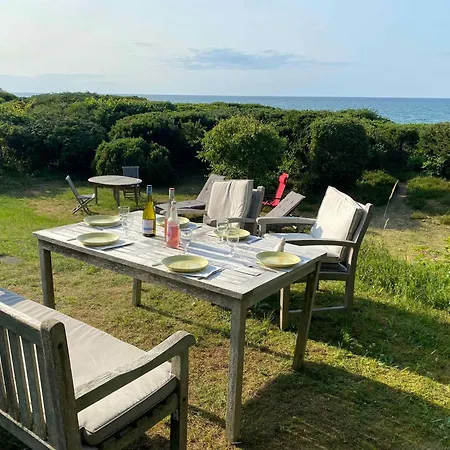 Cozy Summer House In The First Row To The Water, Hornbæk